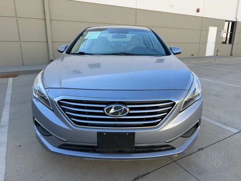 Used 2017 Hyundai Sonata SE FWD image 2