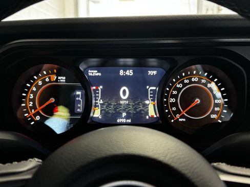 Certified 2025 Jeep Gladiator Mojave w/ Convenience Group AWD/4WD image 14