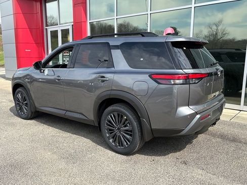 New 2026 Nissan Pathfinder SL w/ SL Premium Package AWD/4WD image 3