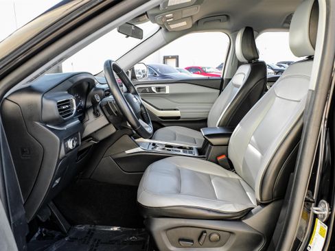 Used 2021 Ford Explorer XLT w/ Equipment Group 202A image 3