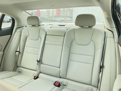 Used 2021 Volvo S60 T5 Momentum image 25