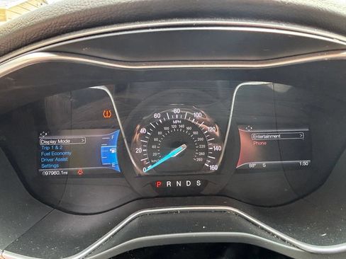 Used 2017 Ford Fusion SE w/ Fusion SE Technology Package FWD image 12