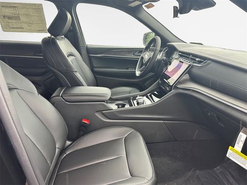 New 2025 Jeep Grand Cherokee L Limited w/ Black Appearance Package image 26