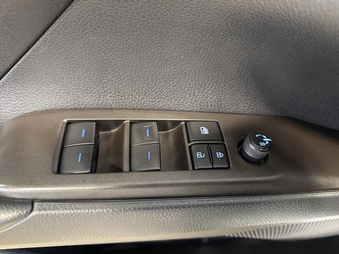 Used 2022 Toyota Camry SE image 21