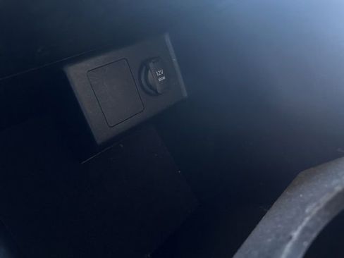 Used 2019 Kia Sedona LX image 30