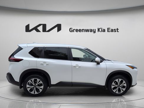 Used 2023 Nissan Rogue SV FWD image 5
