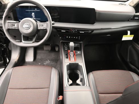 New 2025 Nissan Kicks SR image 7