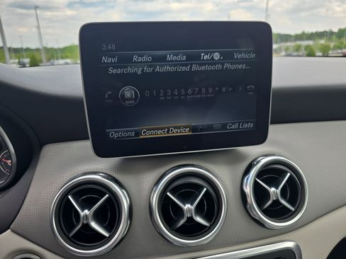 Used 2020 Mercedes-Benz GLA 250 4MATIC w/ Premium Package image 19