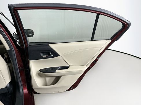Used 2017 Honda Accord Touring image 31