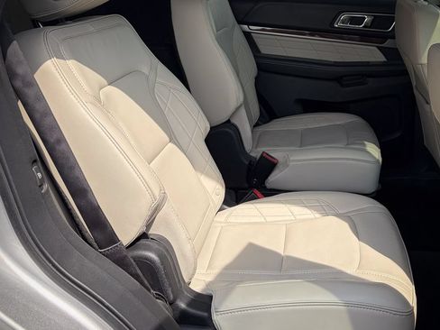 Used 2016 Ford Explorer Platinum AWD/4WD image 32