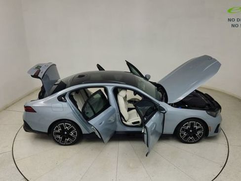 Used 2026 BMW i5 eDrive40 w/ M Sport Package RWD image 36