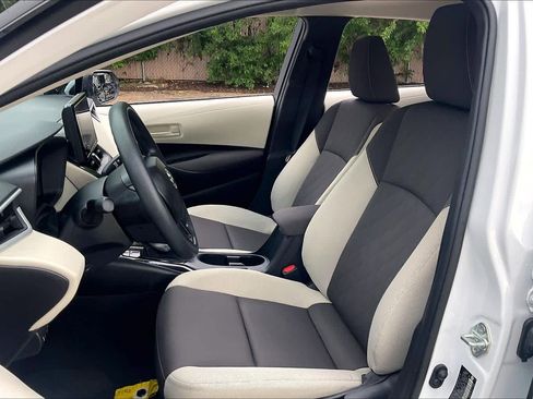 Used 2025 Toyota Corolla LE image 8