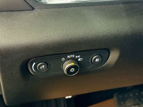 Used 2020 Chevrolet Traverse LT image 11