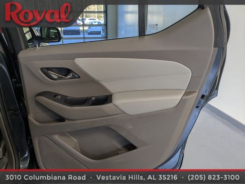 Used 2018 Chevrolet Traverse Premier w/ Driver Confidence II Package image 9