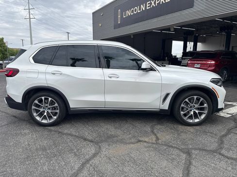 Used 2022 BMW X5 xDrive40i w/ Premium Package AWD/4WD image 4