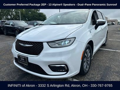 Used 2023 Chrysler Pacifica Limited