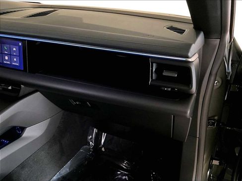 New 2025 Porsche Macan 4S Electric image 21