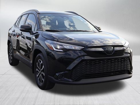 Used 2024 Toyota Corolla Cross SE image 2