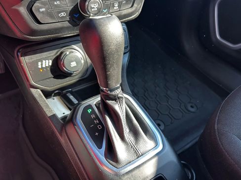 Used 2018 Jeep Renegade Sport w/ Power & Air Group image 24