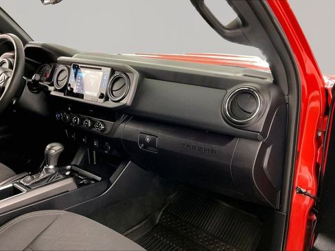 Used 2017 Toyota Tacoma TRD Sport w/ Tow Package (A/T) image 22