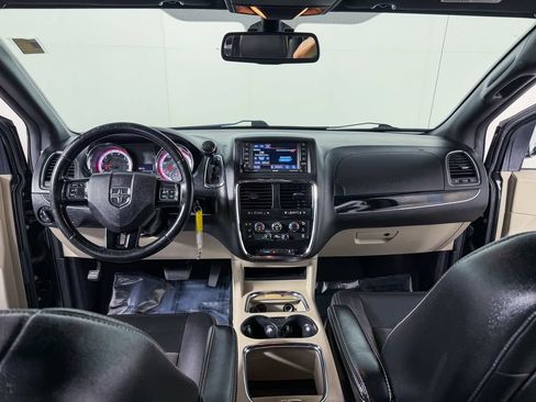 Used 2019 Dodge Grand Caravan SXT FWD image 14