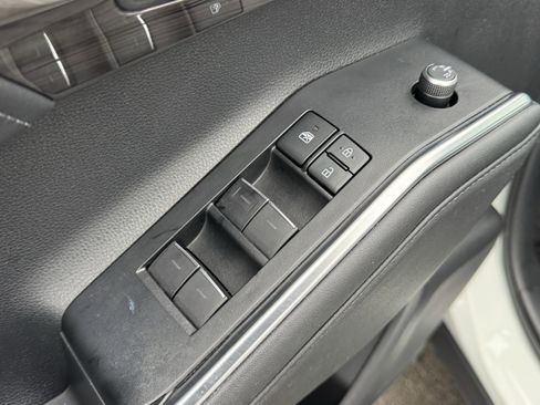 Used 2021 Toyota Highlander Limited image 25