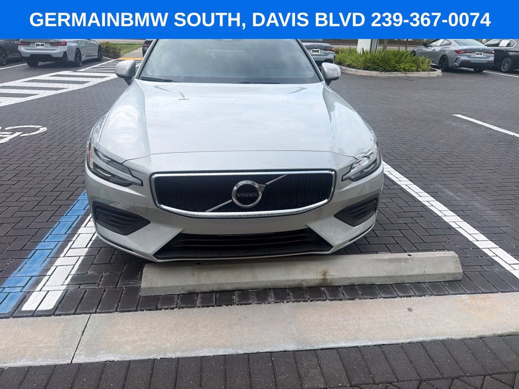 Used 2020 Volvo S60 T5 Momentum FWD image 2