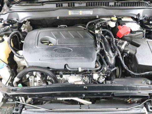 Used 2018 Ford Fusion SE w/ Fusion SE Technology Package FWD image 20