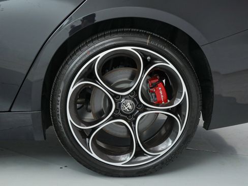 New 2025 Alfa Romeo Giulia w/ Veloce Package Rwd image 30