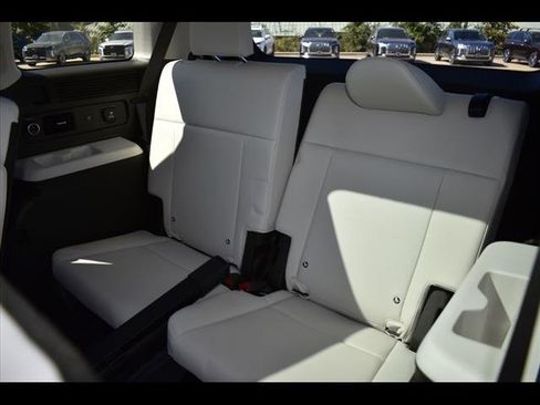 Certified 2025 Hyundai Santa Fe Calligraphy image 18