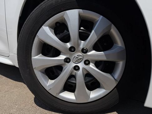 Used 2025 Toyota Corolla LE FWD image 9