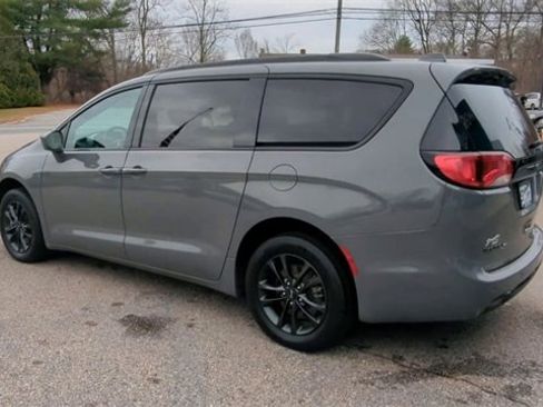 Used 2020 Chrysler Pacifica Touring-L w/ Advanced Safetytec Group image 6