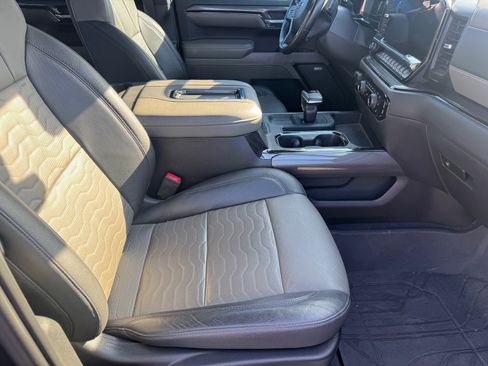 Used 2022 Chevrolet Silverado 1500 ZR2 w/ Technology Package image 8