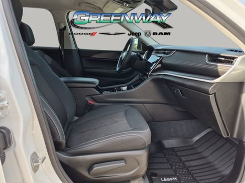Used 2023 Jeep Grand Cherokee L Laredo w/ Luxury Tech Group I RWD image 8