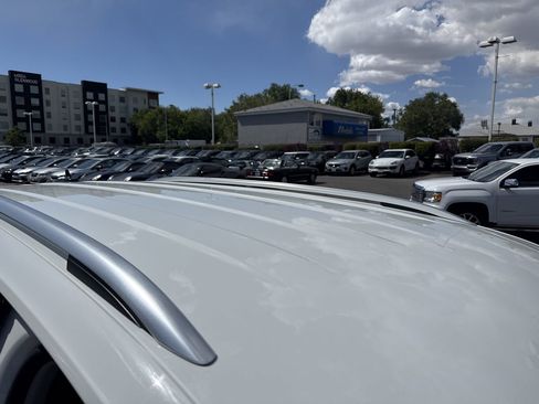 Used 2022 Volkswagen Tiguan SE AWD/4WD image 24
