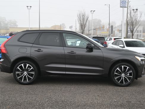 Used 2025 Volvo XC60 B5 Plus image 17