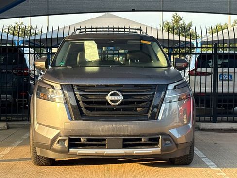Used 2023 Nissan Pathfinder SL w/ Lighting Package (N92) FWD image 2