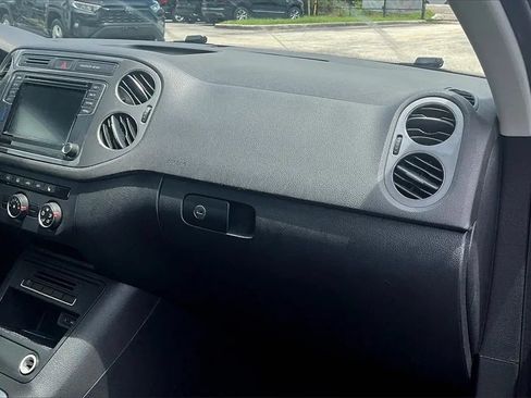 Used 2017 Volkswagen Tiguan S FWD image 16
