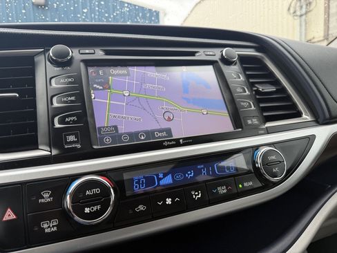 Used 2014 Toyota Highlander Limited AWD/4WD image 30