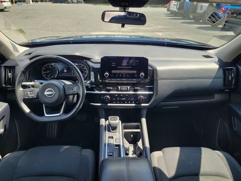 Used 2025 Nissan Pathfinder SV FWD image 12