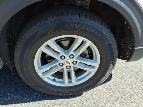 Used 2023 Ford Explorer XLT w/ Equipment Group 202A image 22