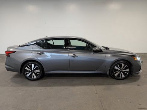 Used 2022 Nissan Altima 2.5 SL image 2