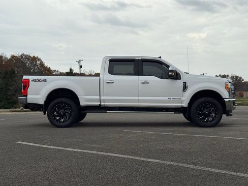 Used 2019 Ford F250 Lariat w/ Chrome Package image 4