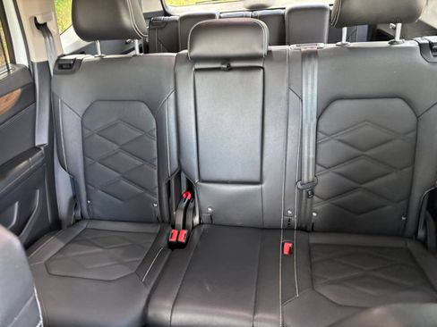 Used 2025 Volkswagen Atlas SE AWD/4WD image 42