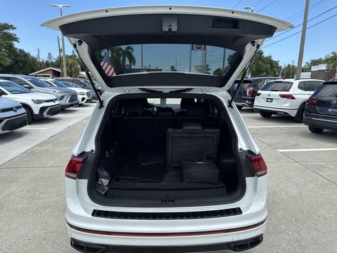 Certified 2023 Volkswagen Tiguan SE R-Line FWD image 11