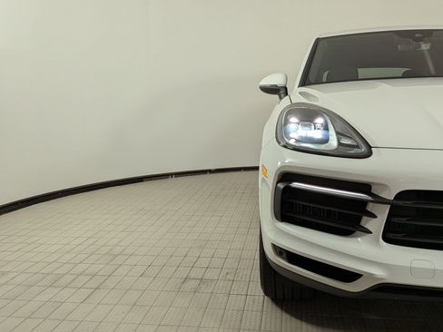Certified 2021 Porsche Cayenne AWD/4WD image 12