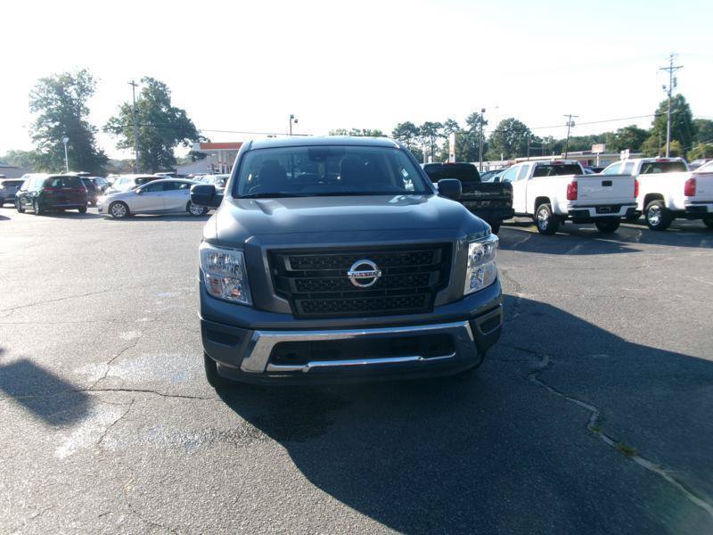 Used 2022 Nissan Titan SV RWD image 3