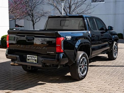 Used 2025 Toyota Tacoma TRD Sport w/ TRD Sport Upgrade Package image 10