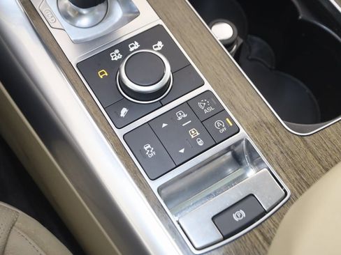 Used 2016 Land Rover Range Rover Sport SE image 27