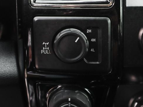Used 2020 Ford F150 XLT w/ Equipment Group 302A Luxury AWD/4WD image 38